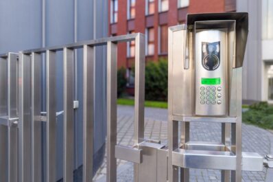 Interfonul: 4 factori care influenţează costul instalării lui la bloc