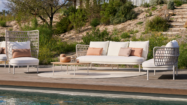 Outdoor în stil indoor: trei colecții premium de mobilier pentru terase în tendințe