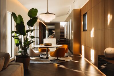 Acest penthouse explorează luxul contemporan într-o clădire de secol XIX