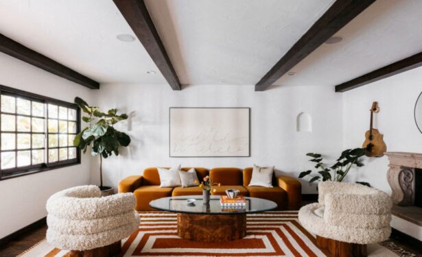 Arhitectură spaniolă și influențe midcentury, în această vilă de lux din Los Angeles