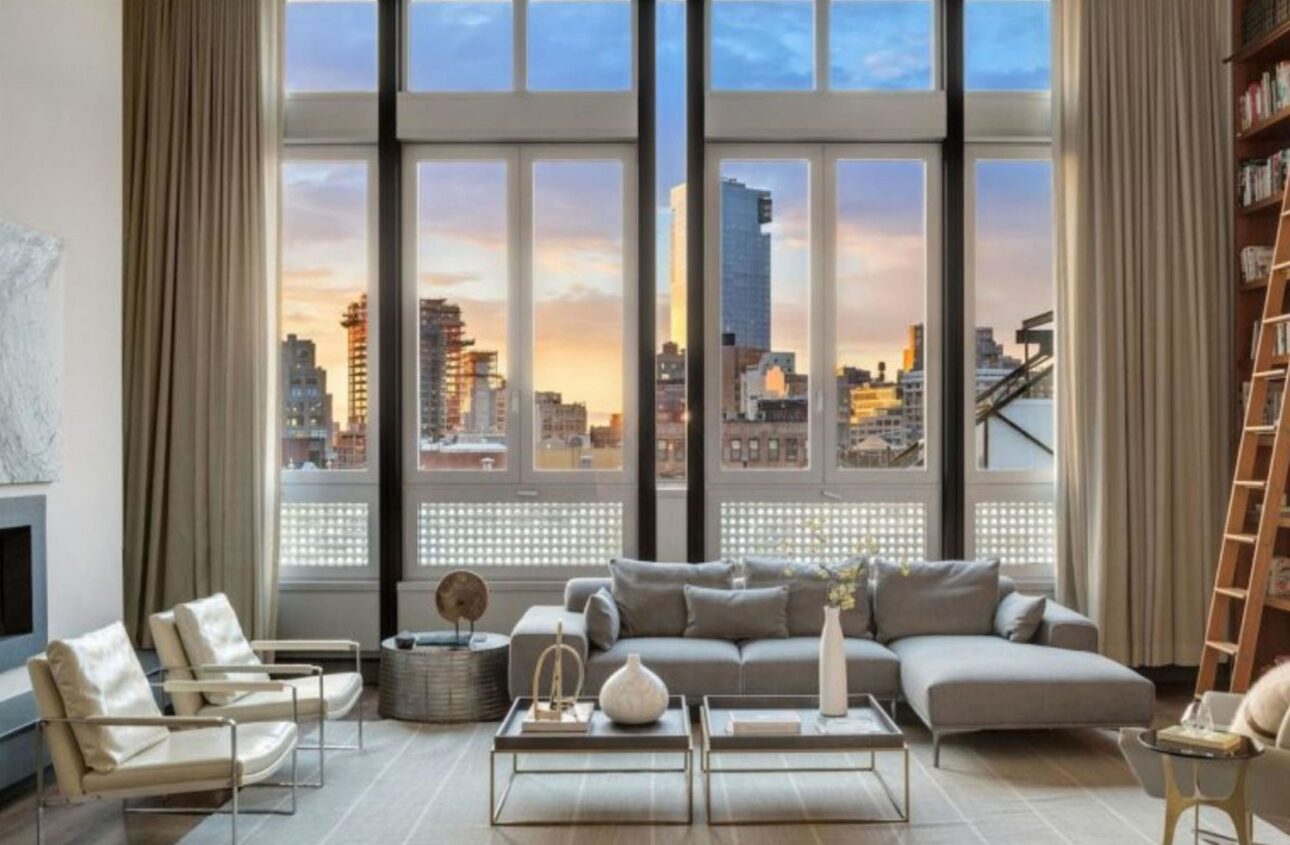 Terasa și priveliștea sunt fabuloase, în acest penthouse din New York