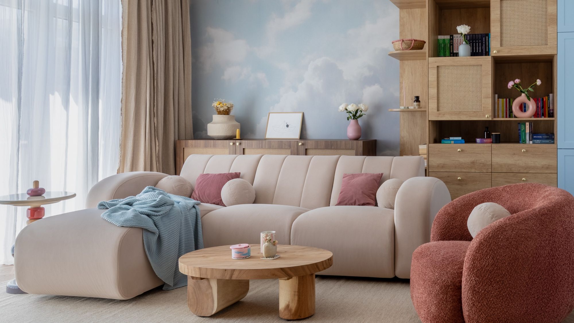 Un apartament inspirat de soarele la apus oferă confort și echilibru unei familii în doar 60 mp