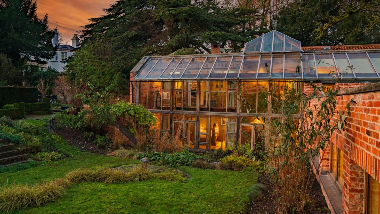 Casa în serǎ: viață sustenabilă într-un mediu mediteranean construit de suedezi