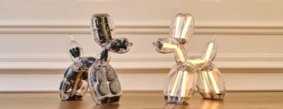 Cățelul iconic al lui Jeff Koons – Balloon Dog, reinterpretat în două piese funcționale