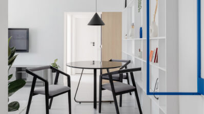 Patru ani de încercări și 5% albastru definesc amenajarea acestui apartament