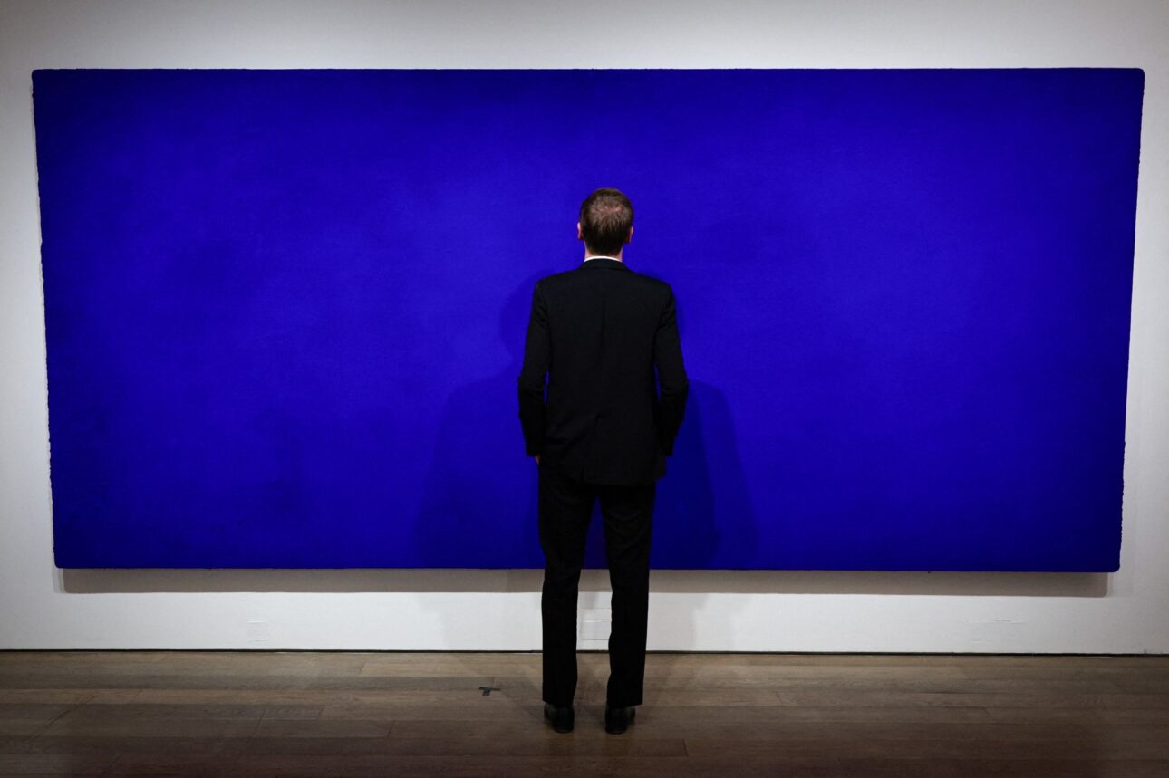 Povestea unei culori care a schimbat arta contemporană: albastru Klein