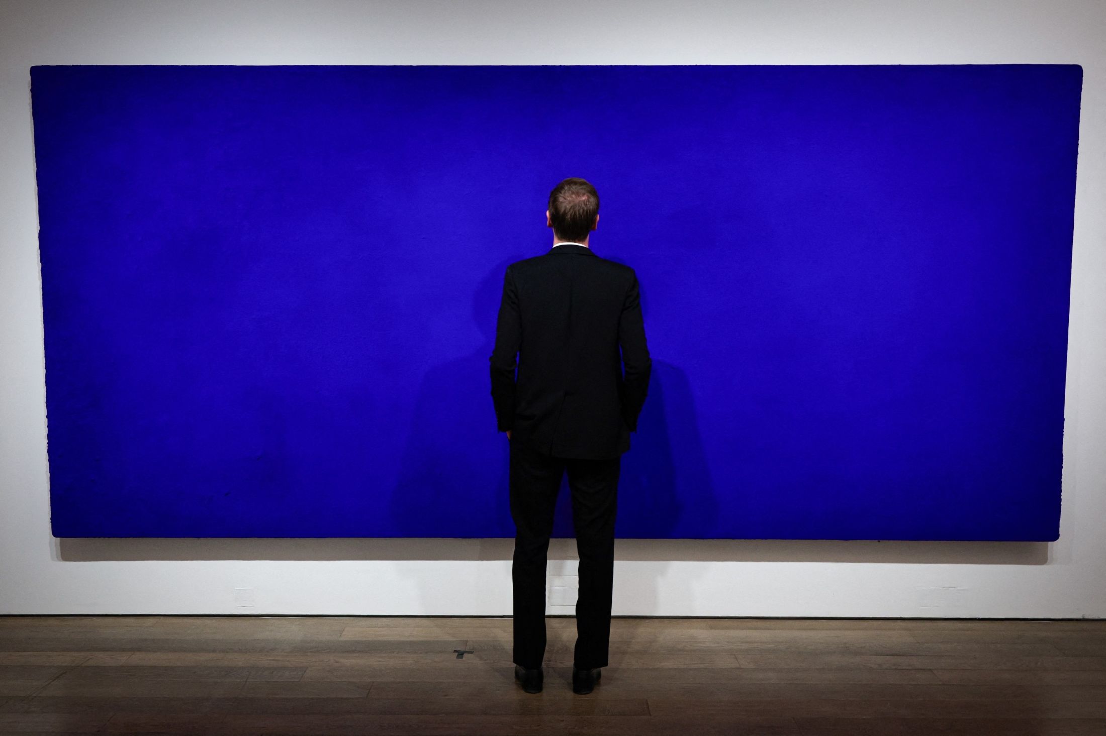 Povestea unei culori care a schimbat arta contemporană: albastru Klein