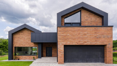 ”Casa din trei” – confort într-o vilă adaptată din mers, cu vedere la pǎdure și lac