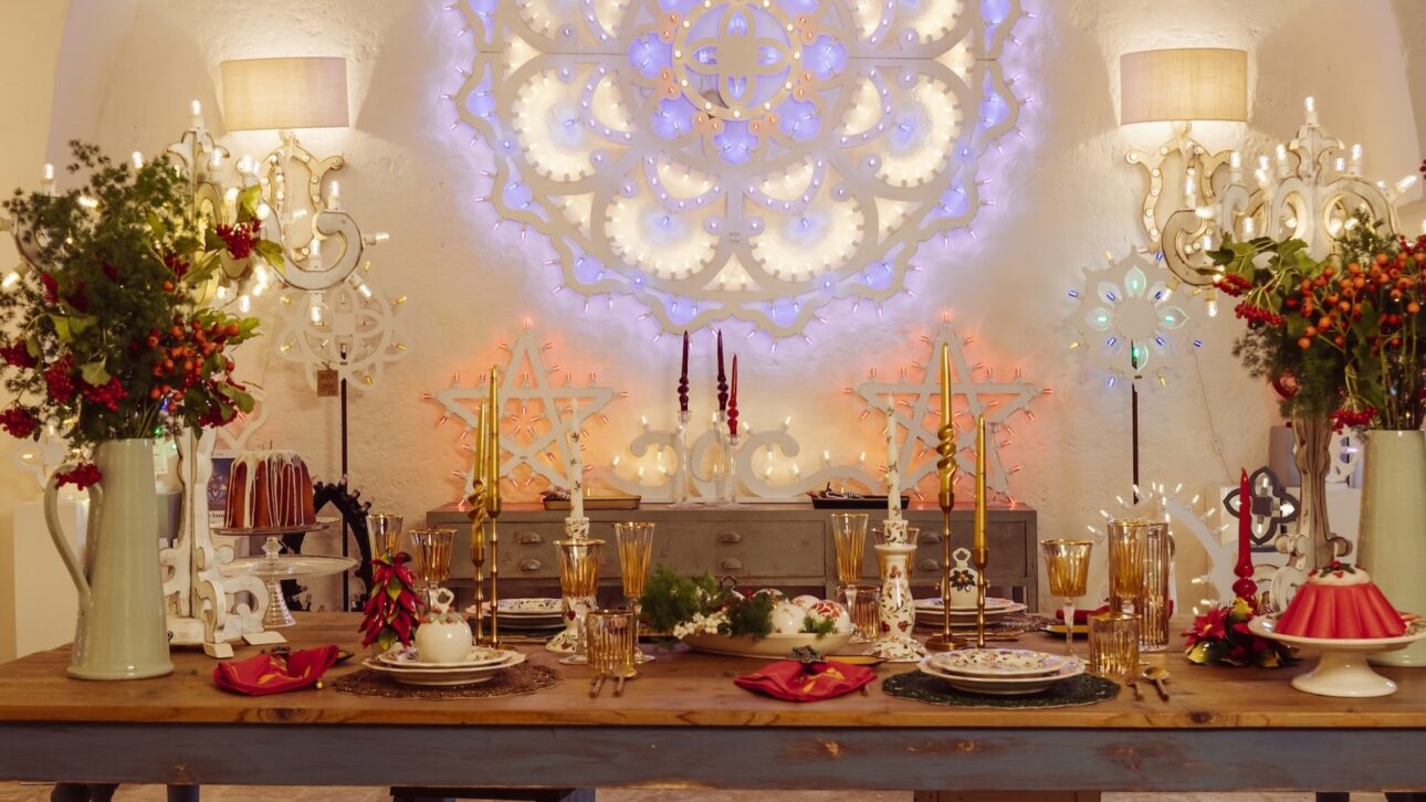 Sărbători colorate, în stil maximalist, în colecția de Crăciun 2025 Les Ottomans