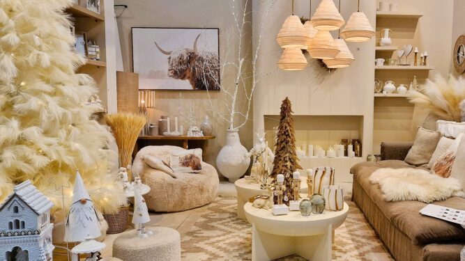 Tendințe Crăciun 2025: ce decorațiuni de sezon se poartă și cum