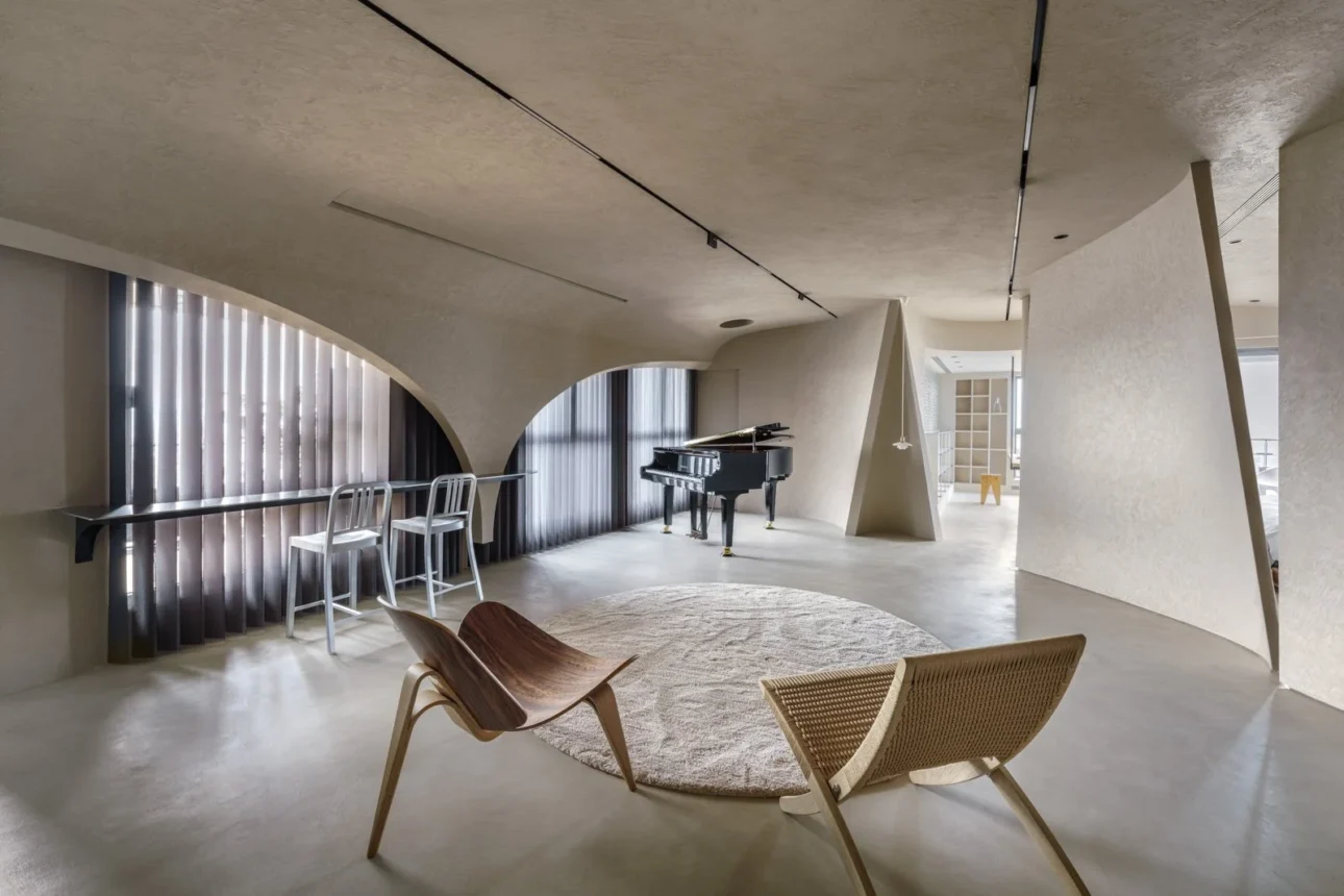 Un apartament de lux în care curbele și pantele sunt regulă, nu excepție