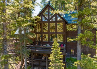 Acasă la Robert Redford: o cabană pierdută în munții din Utah, pe celebrul domeniu Sundance