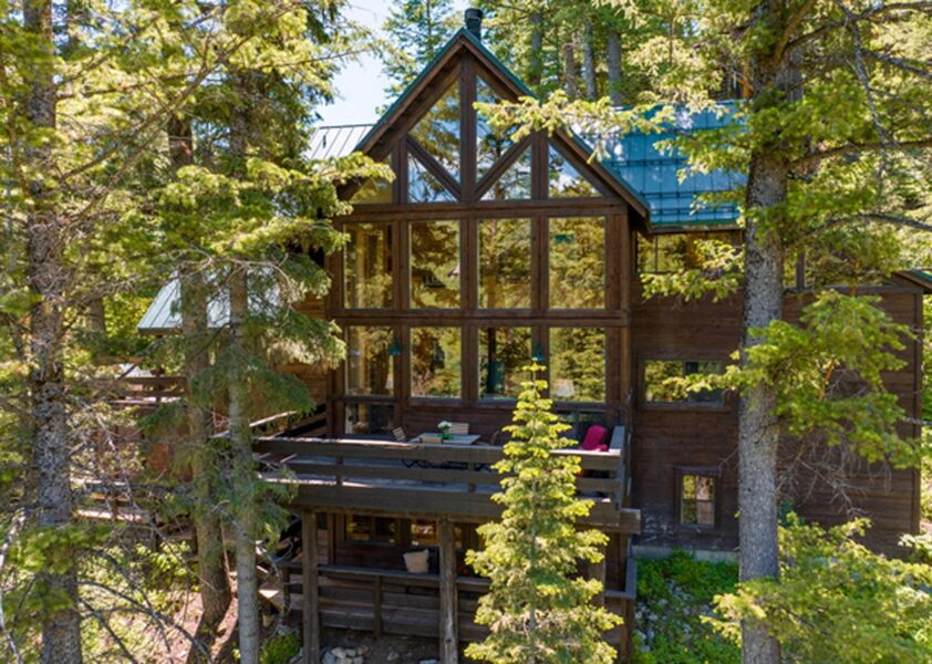 Acasă la Robert Redford: o cabană pierdută în munții din Utah, pe celebrul domeniu Sundance