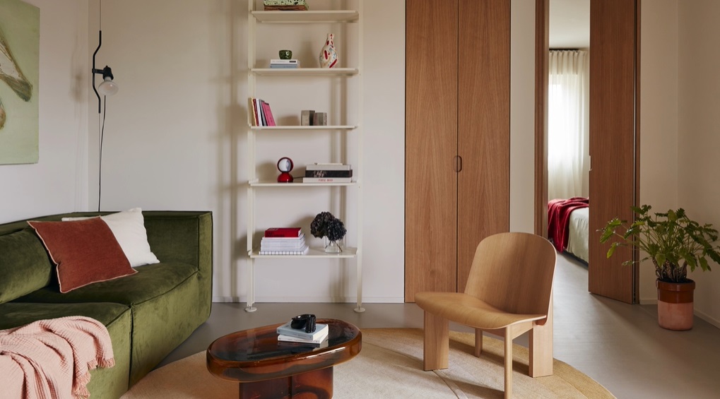 Un apartament din Milano readuce în contemporan frumusețea retro a anilor 70