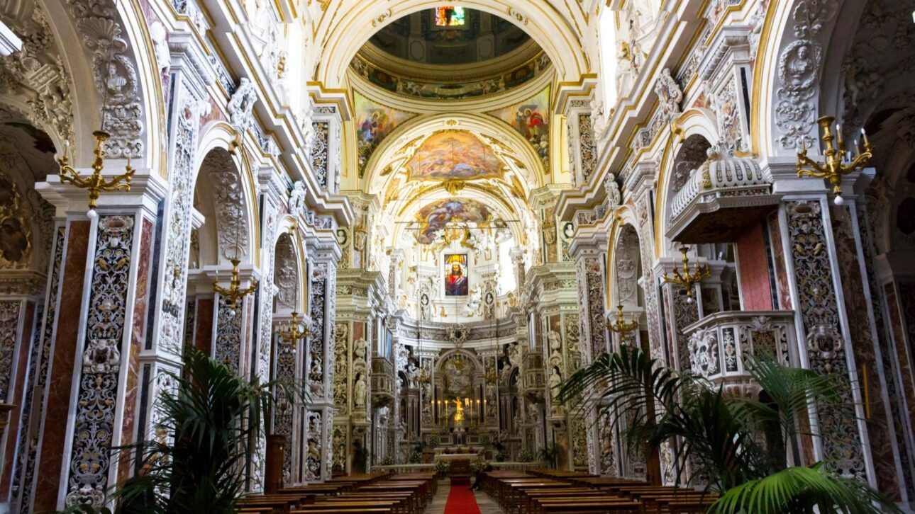 Biserica Gesù din Palermo – locul unde bătălia dintre bine și rău este sculptată viu în marmurǎ