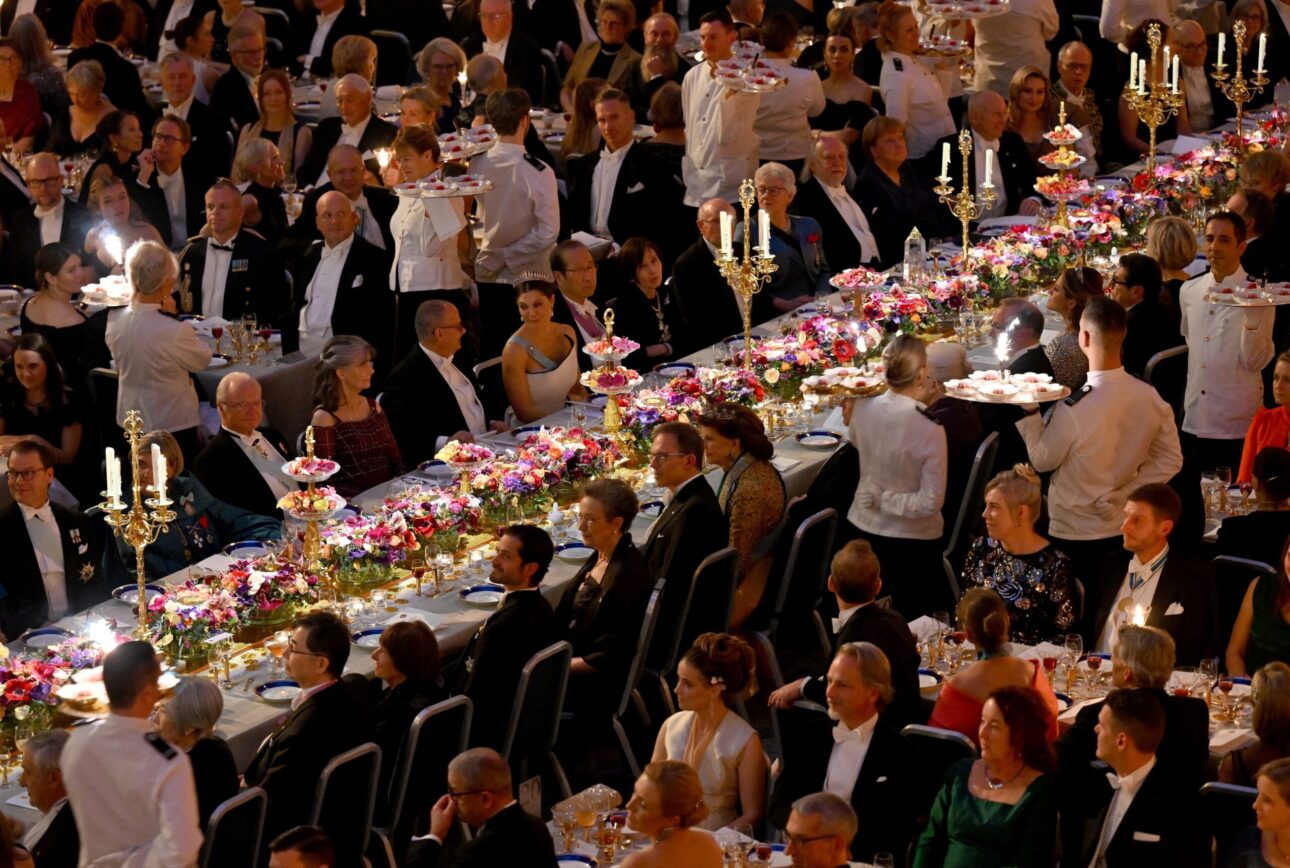 Banchetul laureaților Nobel 2025: explozie florală, în note de vară târzie