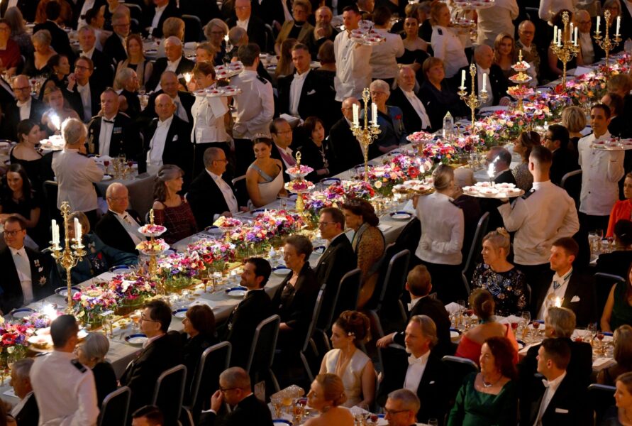 Banchetul laureaților Nobel 2025: explozie florală, în note de vară târzie