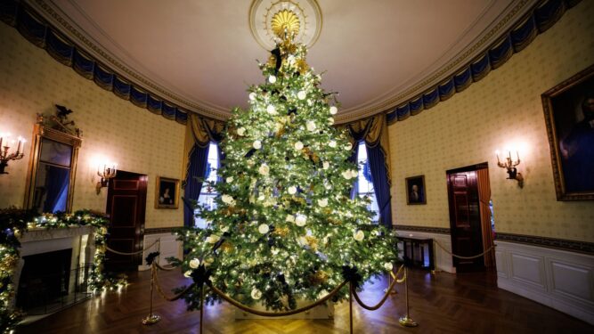 Crăciun la Casa Albă: Lego, 50 de brazi decorați, kilometri de beteală, panglici și instalații luminoase
