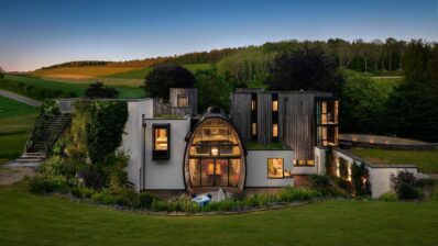 Arhitectură în jurul unui butoi, într-o casă plăcută ca un vin bun, în Hampshire