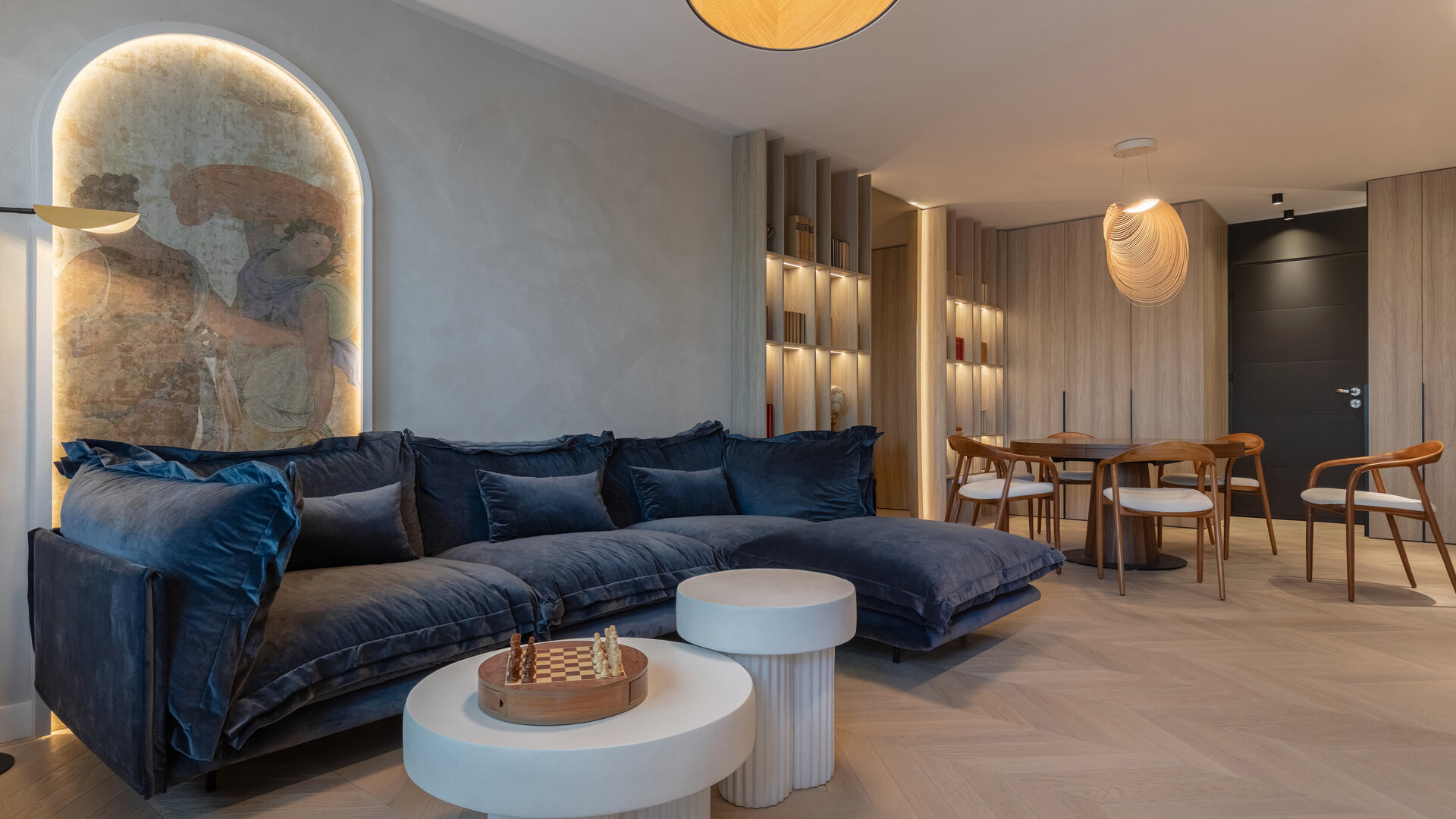 Amenajare fluidă, într-un apartament contemporan pentru doi