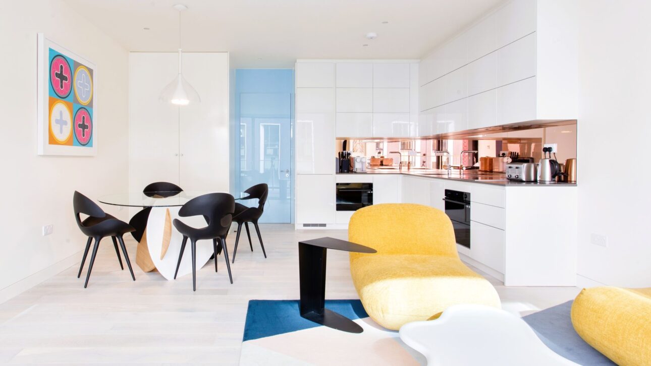 Energia întâlnește relaxarea, într-un apartament londonez amenajat de Karim Rashid