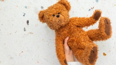 Sustenabilitate pentru un design actual: panouri fonice din ursuleți reciclați