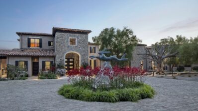 Sculptura este pretextul pentru o amenajare peisagistică eclectică în Napa Valley