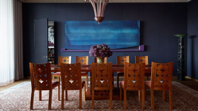 Stilul californian și eleganța spaniolă devin fundal pentru artă, într-o vilă de lux din Beverly Hills