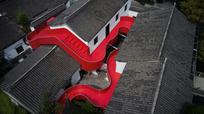 „Marele rac roșu”: tradiția chineză transpusă în arhitectura zilelor noastre