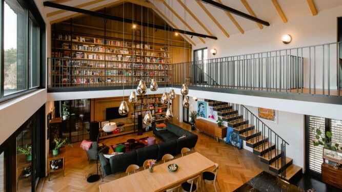 Arhitectura dualității la Poznan: două lumi într-o locuință cu vibe retro