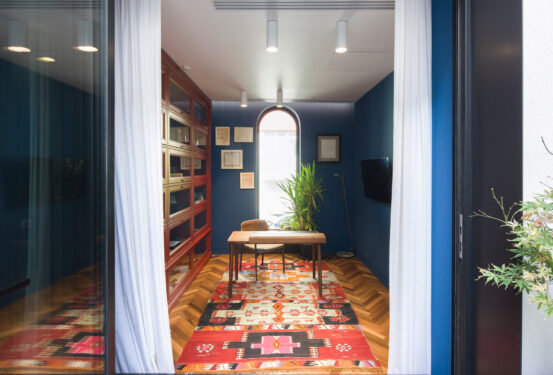 Diversitatea urbană și pasiunea pentru Maroc, reflectate într-o vilă de lux cu influențe etnice