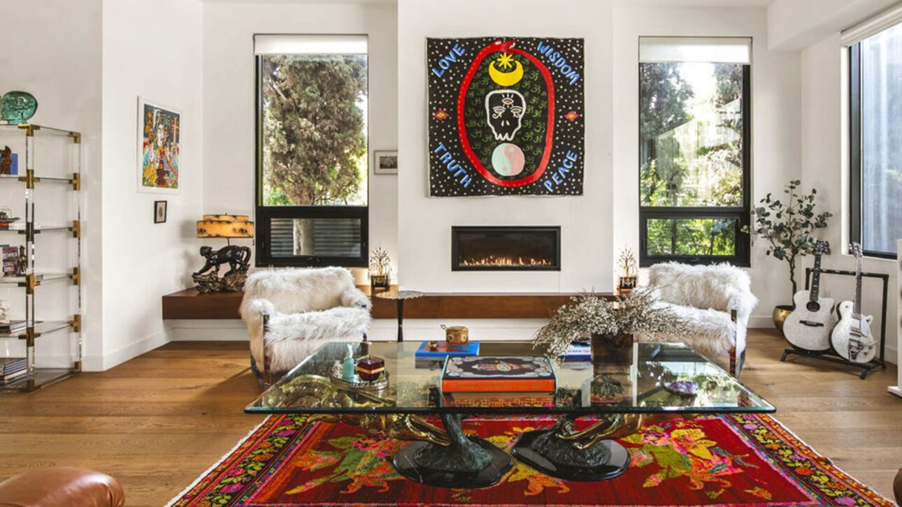 Joc între brutalism și artizanat, într-o vilă de lux contemporană din Los Angeles