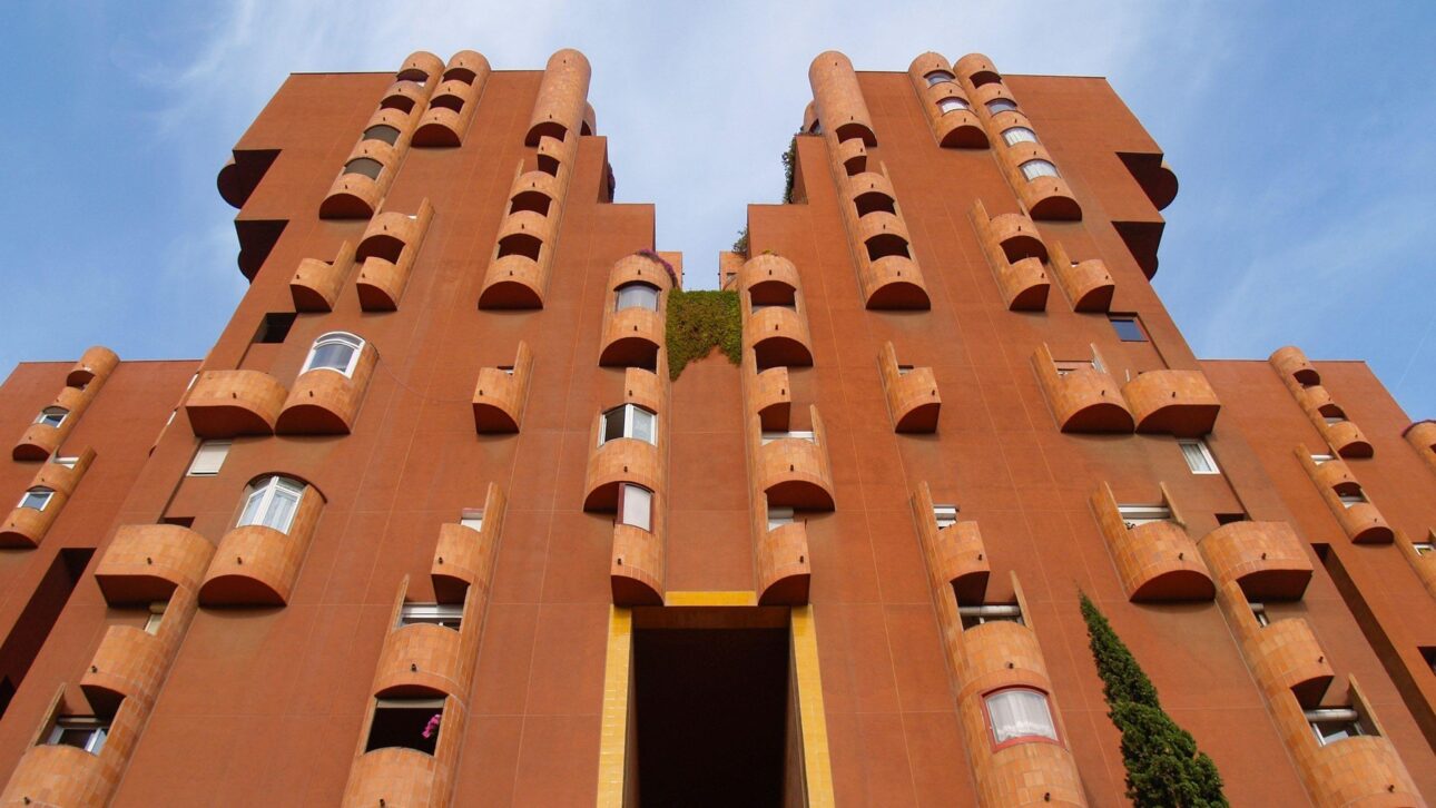 Walden 7, unde Ricardo Bofill a transformat rezidențialul în comunitate