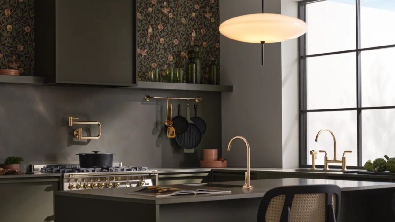 Bateria de bucătărie ca piesă de design: cum o alegi într-o amenajare premium