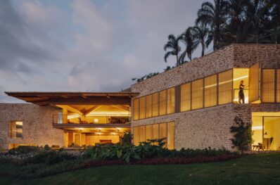 Design fluid într-o locuință premiată, de pe coasta de est a Braziliei