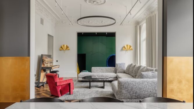 Dialog eclectic între epoci, într-un apartament de lux din Letonia