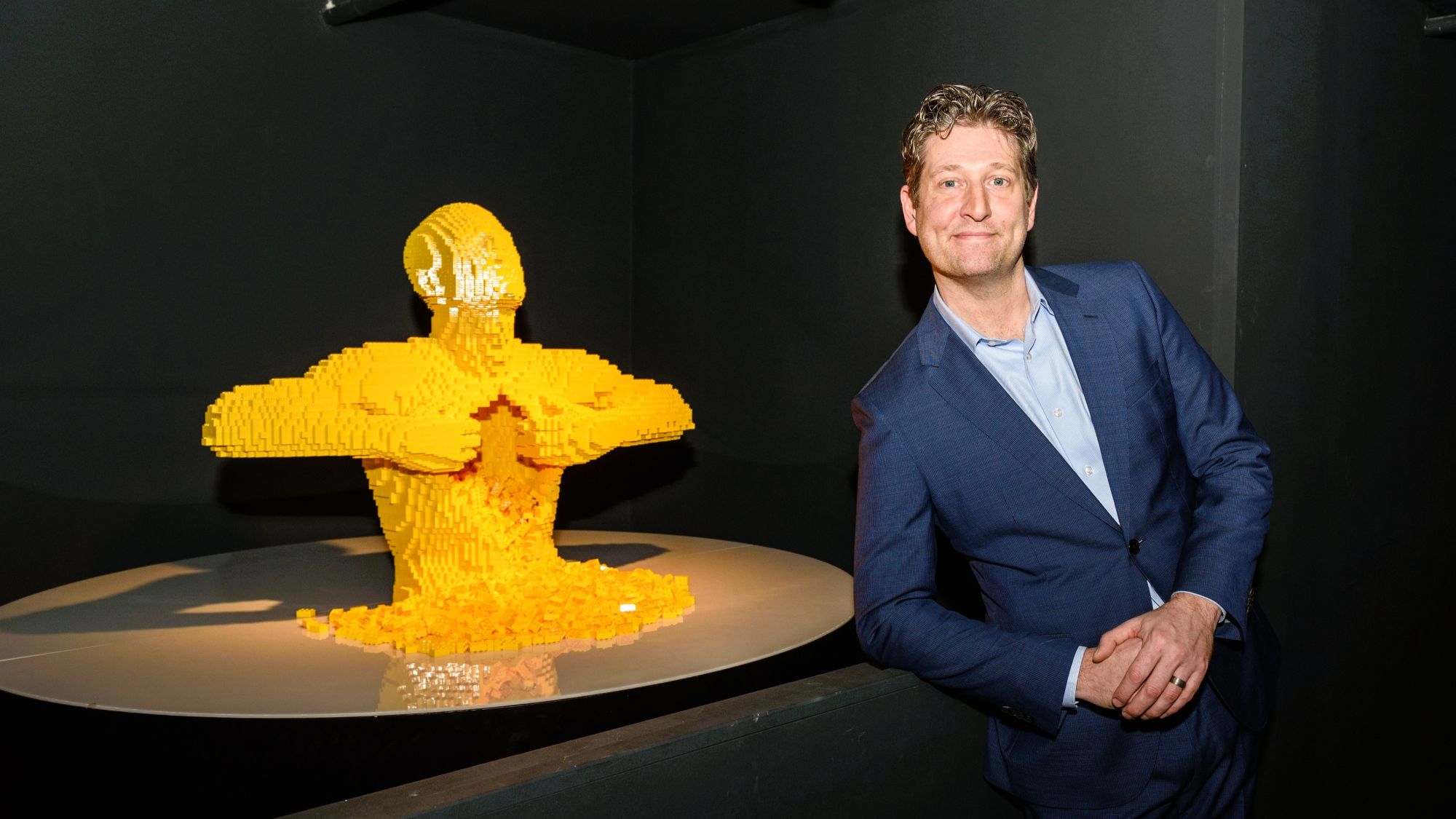 Piesele de LEGO se transformă în artă la propriu, în mâinile unui artist american