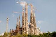 Sagrada Familia: catedrala care crește de peste un secol în inima Barcelonei