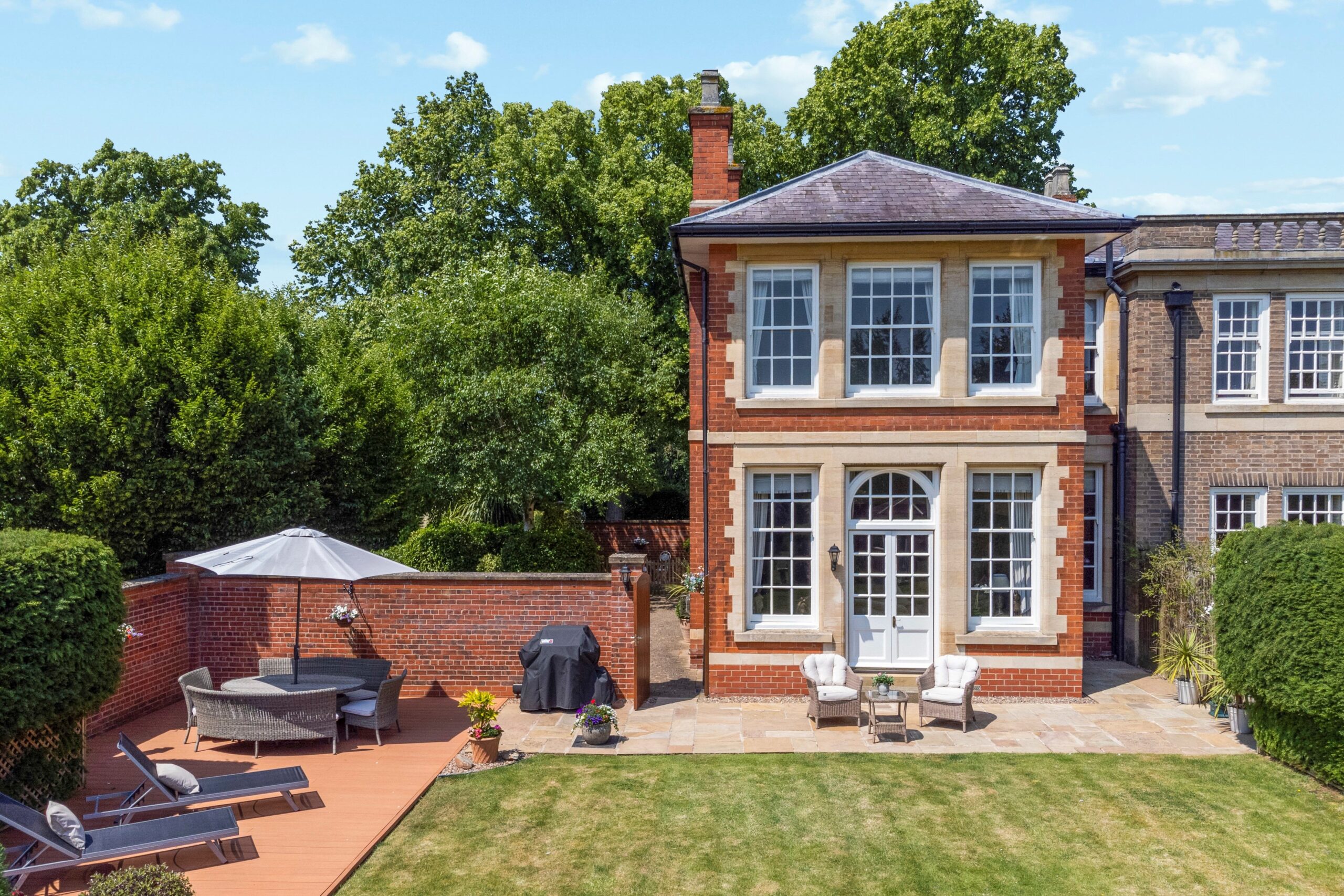 Acasă la Isaac Newton, în casa care a fost cândva și școală