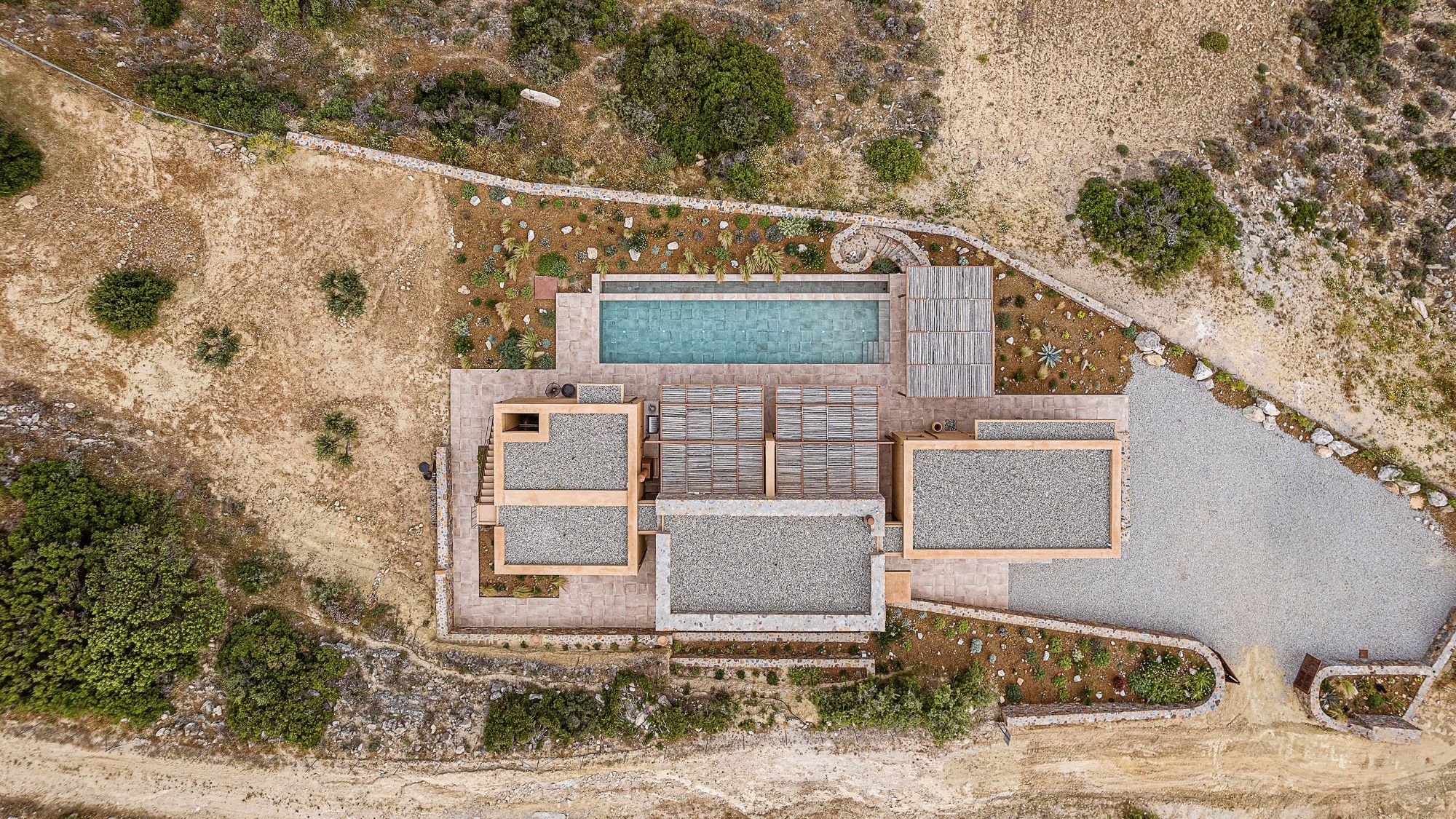 Casa de vacanță aproape nevăzută din sălbăticia insulei Creta