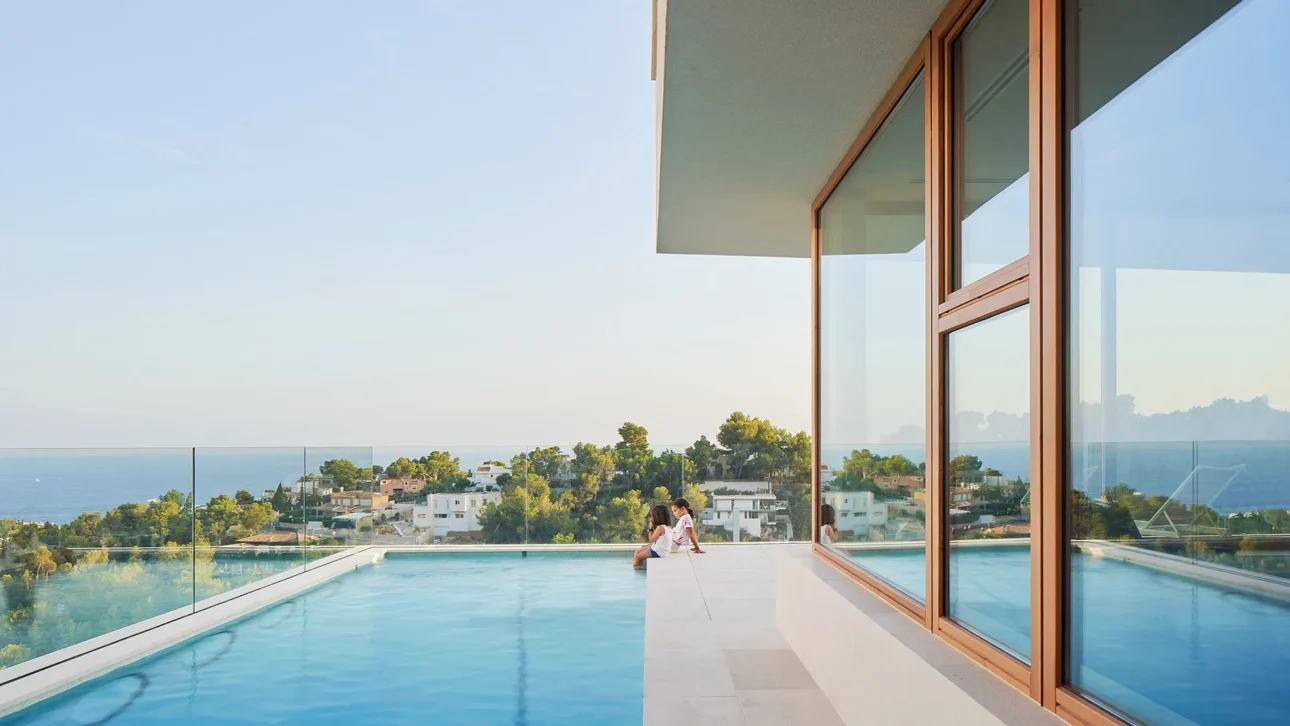 O vilă de lux gânditǎ pentru timpul petrecut în afara ei