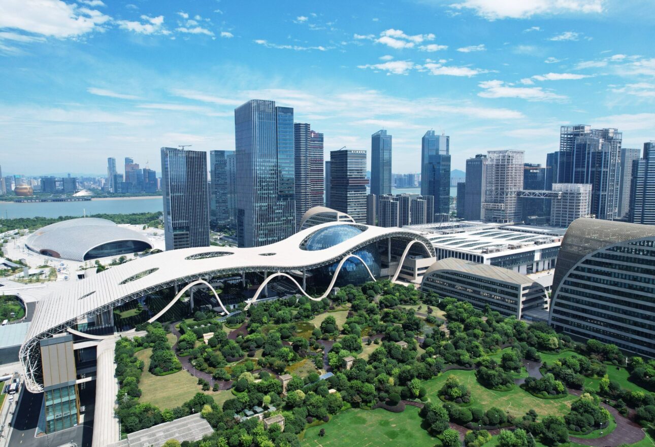 Sky Garden sau cum orașele populate recuperează natura prin grădini pe acoperiș