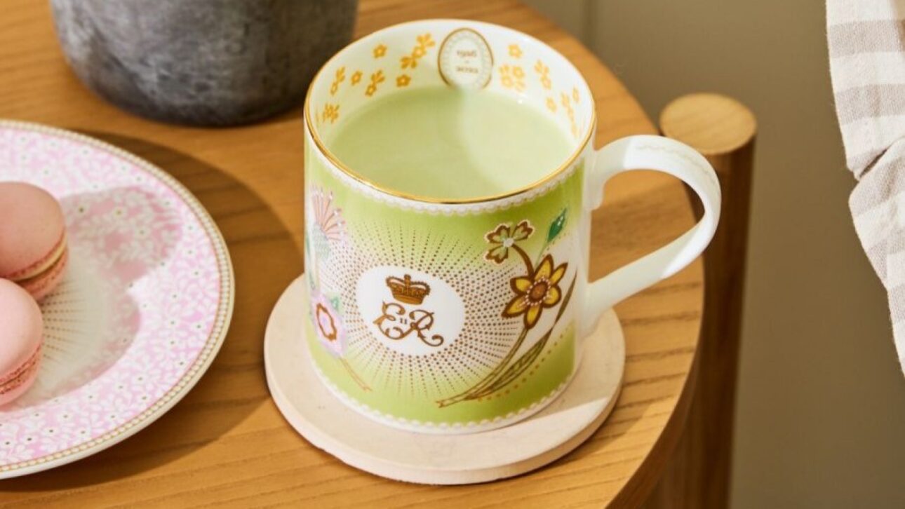 Centenarul Reginei Elisabeta, marcat printr-o colecții de veselă și accesorii cu emblemă regală