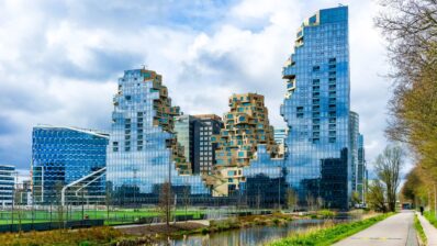 Ecosistemul suspendat din Amsterdam, unde sustenabilitatea este spectacol arhitectural