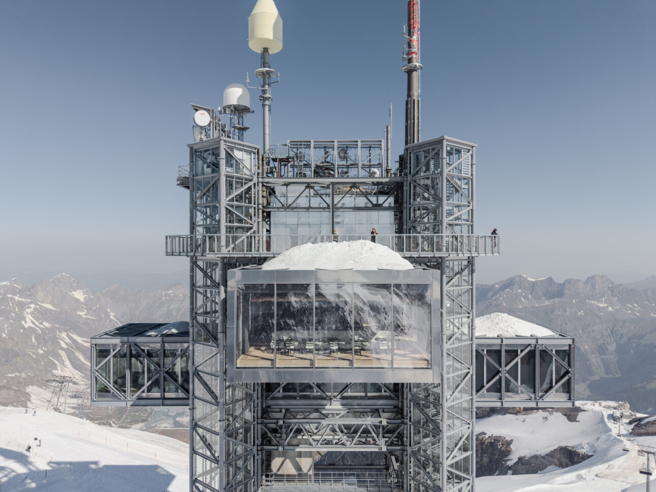Exclusivism la 3.000 de metri, în turnul Titlis din Alpi: ski, fine dining și Rolex