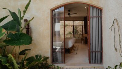 O casă veche din Mexic, unde designul premium celebrează trecutul, nu opulența