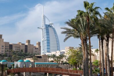 Burj Al Arab, cel mai luxos hotel din lume, se închide pentru un update la lux