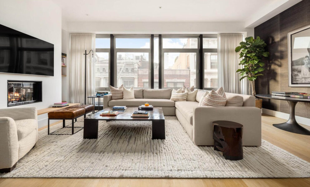 Design interior semnat Kaia Gerber: stil contemporan în tonuri deschise, la New York