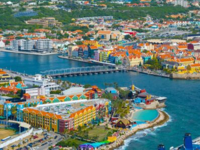 Curaçao, un Amsterdam exotic, patrie a lichiorului albastru și surprizelor în fotbal