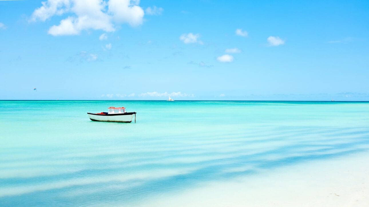 Aruba: paradisul caraibian de dincolo de zona uraganelor